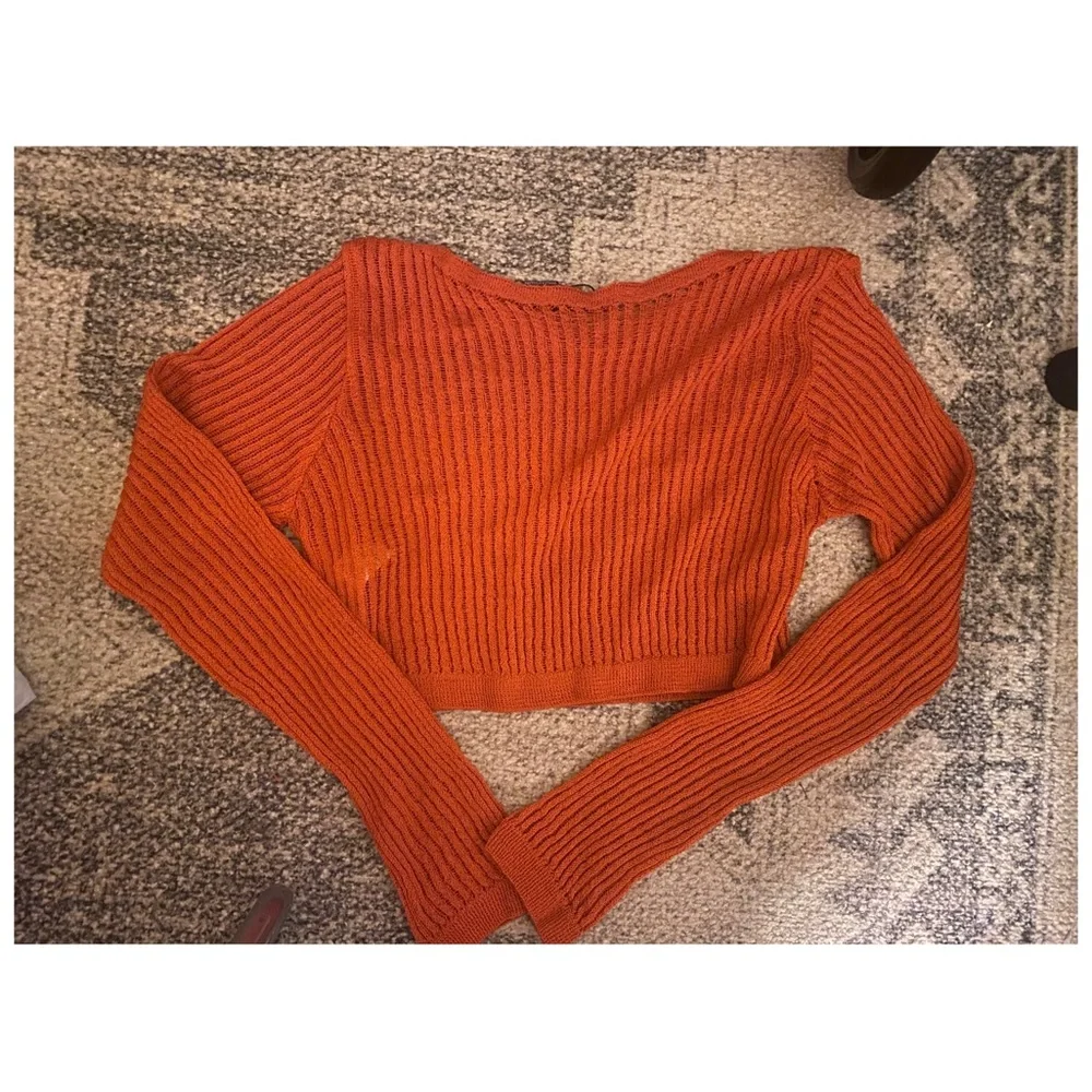 'PRETTYLITTLETHING' Crop Top - Picture 5 of 5